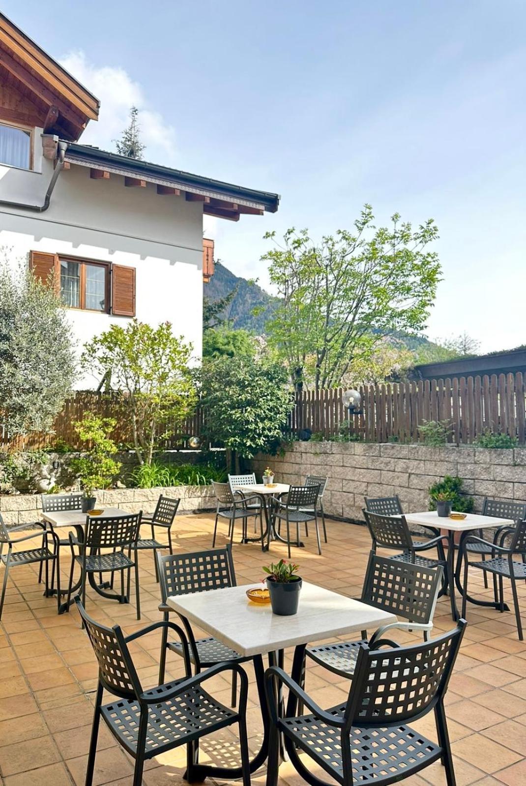 Garni Hotel Dorothea Tirolo Exterior photo